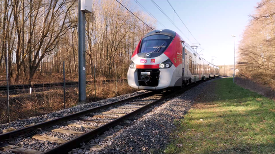 SNCF Voyageurs Et Alstom Présentent Le Premier Train Hybride Français ...